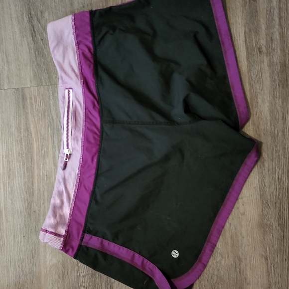 LULULEMON SHORTS - Picture 3 of 4